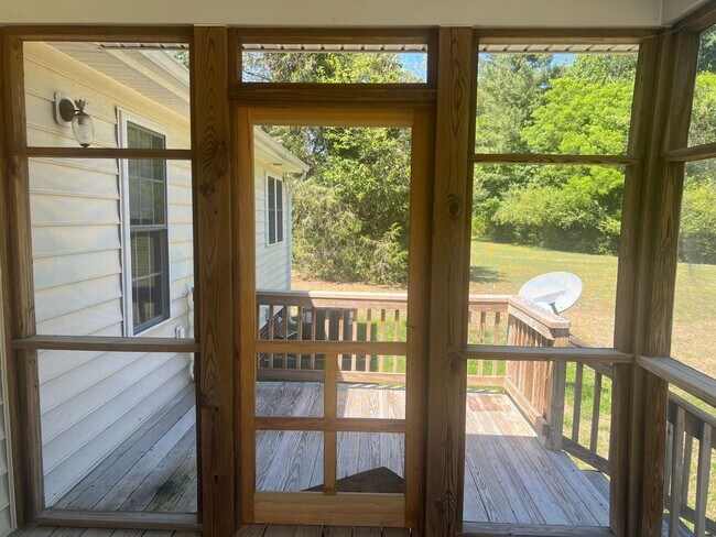 Building Photo - Rancher on 6.79 Acre Lot