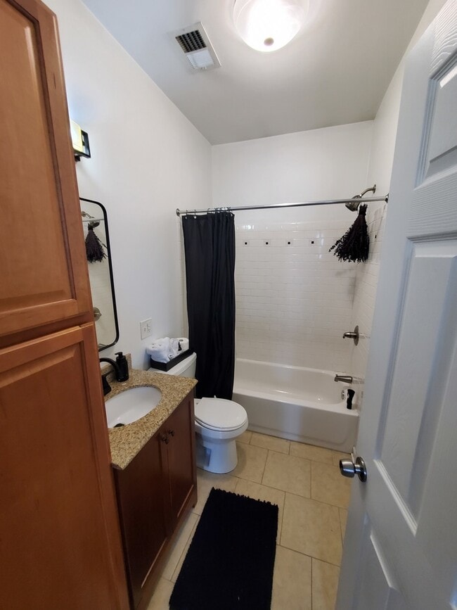 Building Photo - 2014 W Superior St