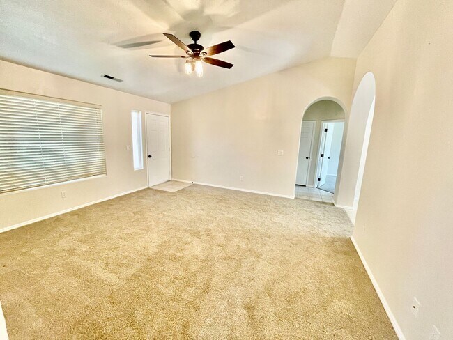 Building Photo - Adorable 3-BR Home in Red Cliffs Area