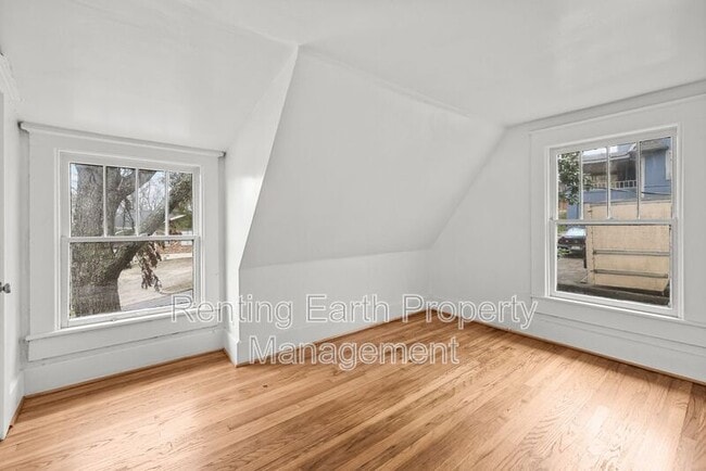 Building Photo - 1900 15th Ct N