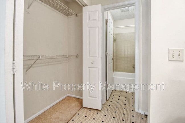 Building Photo - 2512 Cranbrook Ln