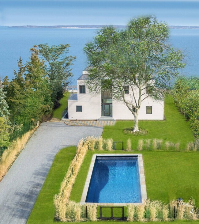 Building Photo - 247 Kings Point Rd