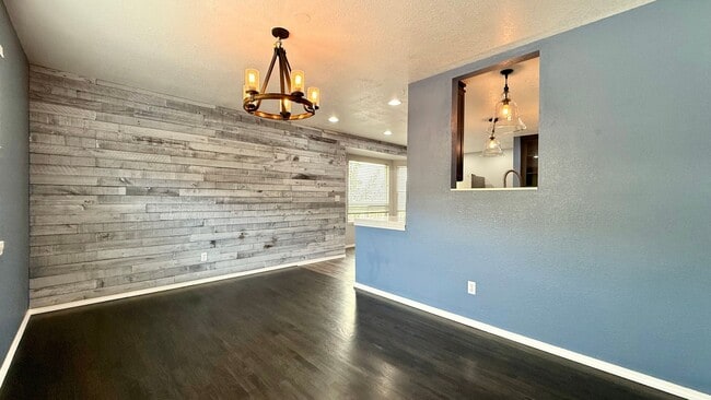 Building Photo - Move in ready home on Hollandale