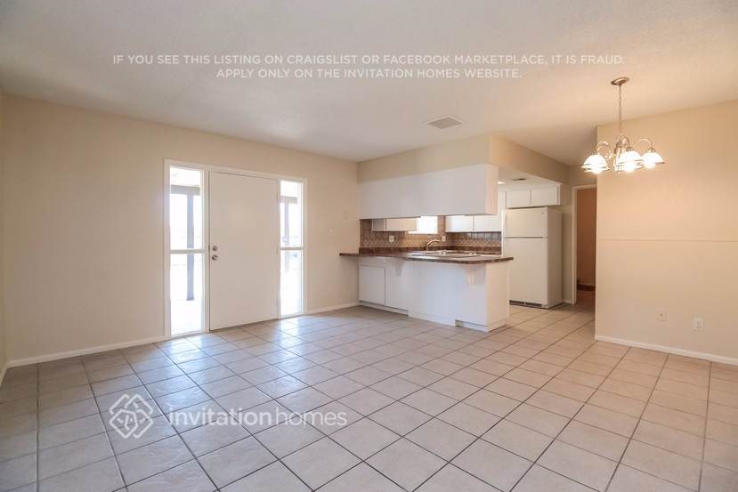 Building Photo - 208 W McLellan Rd