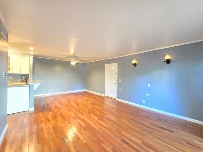 Building Photo - For Rent – 2 Bedroom | 1.5 Bathroom Townho...
