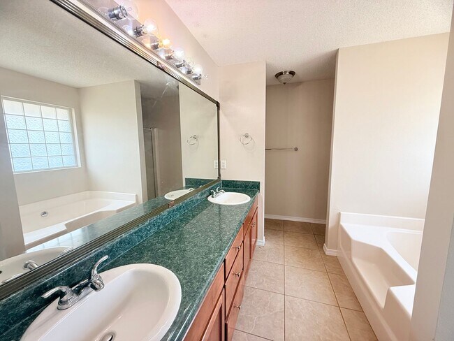 Building Photo - Charming Brick Home - Jaimee's Ridge