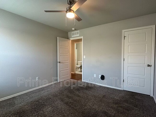 Building Photo - 13441 S 72nd Ct E