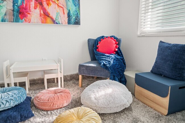 Building Photo - Gorgeous New Constriction House in Tampa - B