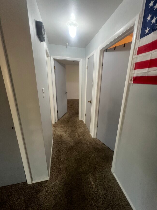 Building Photo - Golden Ridge Apartments