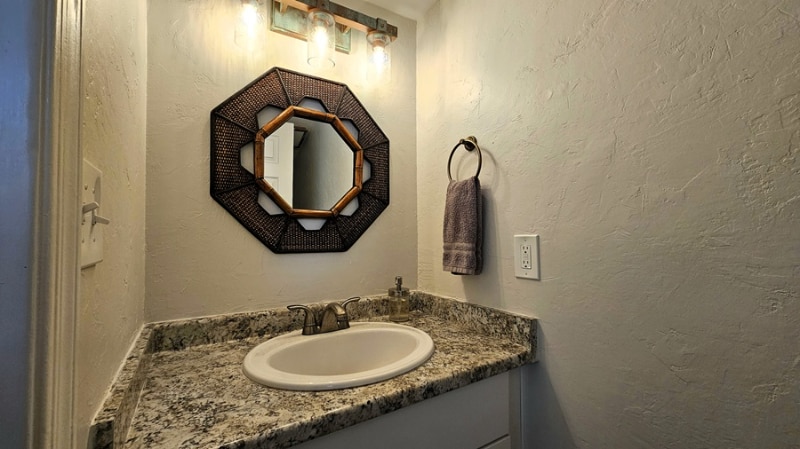 Building Photo - 1025 E Highland Ave