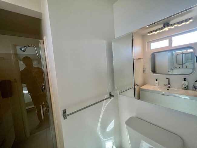 Building Photo - 3 Bedroom 2 Bathroom - Fully Furnished - Mid Century Modern