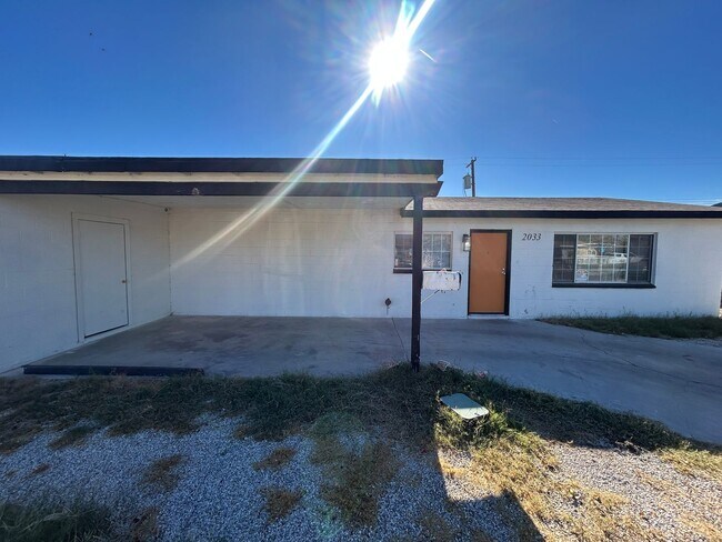 Building Photo - Single story home recently remodeled and centrally located.