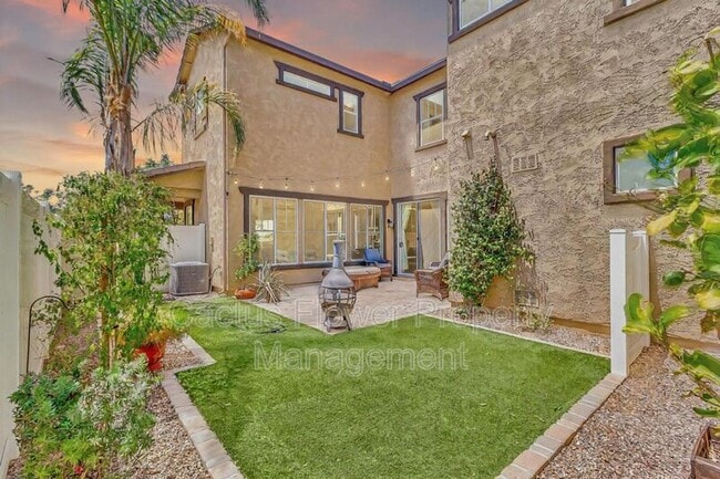 Building Photo - 2734 S Santa Rita