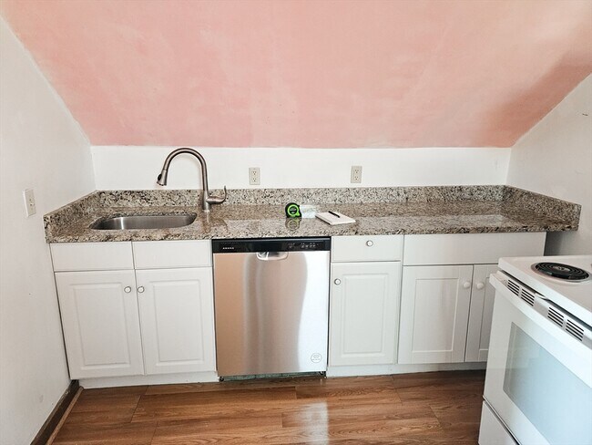 Building Photo - 803 Boylston St