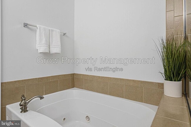 Building Photo - 202 Captains Way