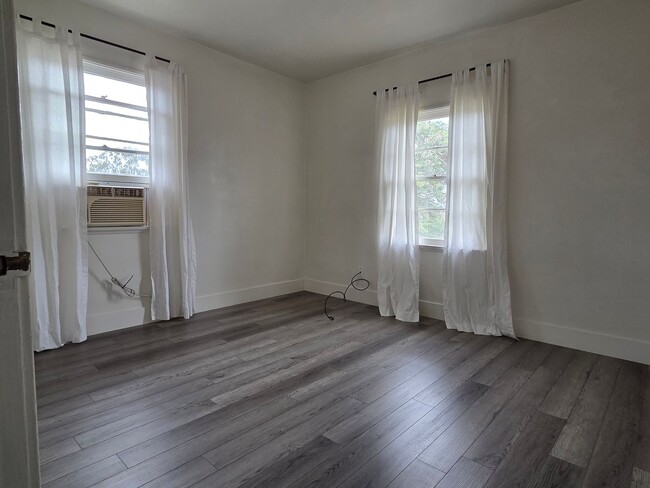 Building Photo - Move-In Ready 2-Bedroom Escondido Charmer!