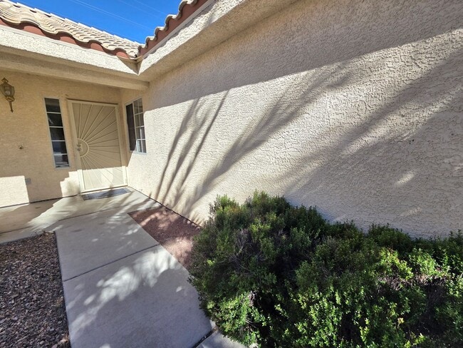 Building Photo - Charming & Spacious Las Vegas Home with Prime Location and Endless Potential