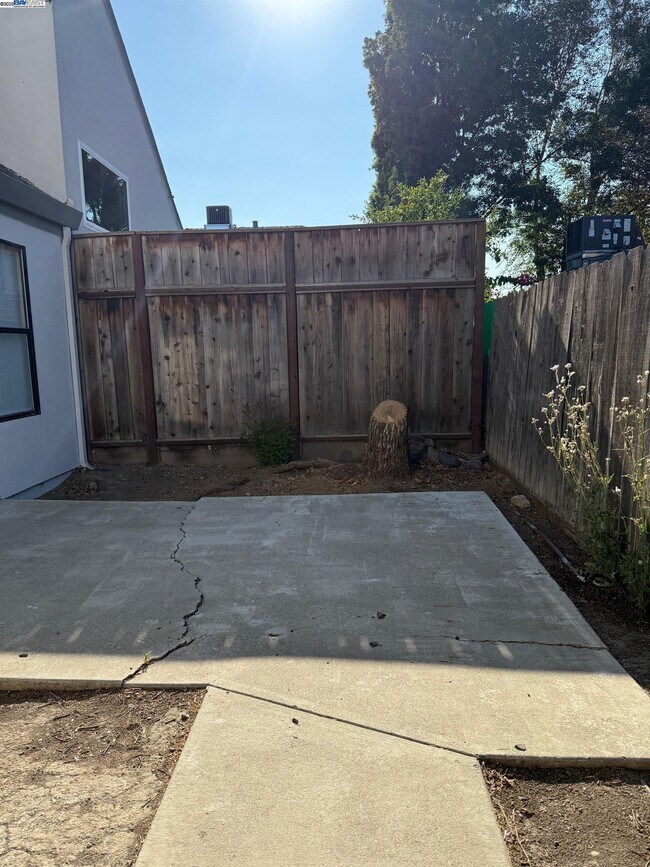 Building Photo - 101 E Portola Way