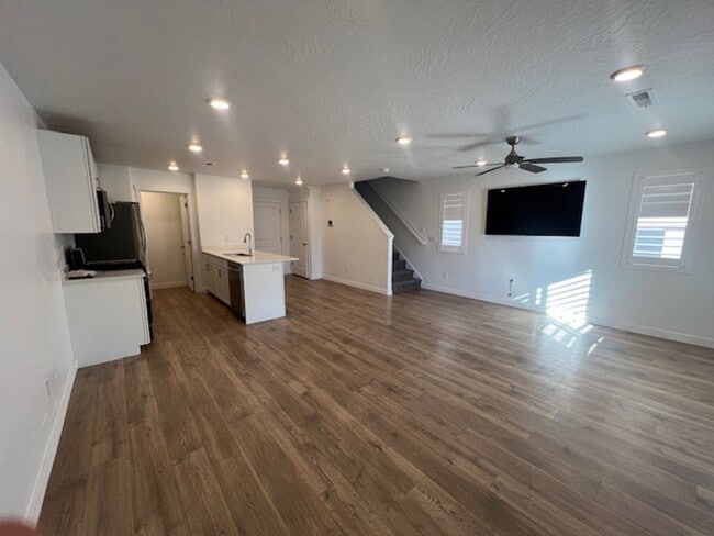 Building Photo - Flexible lease terms!