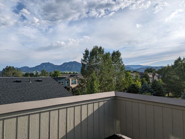 Building Photo - Modern 4-Bedroom Townhouse with Stunning Views in Boulder, CO