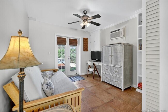 Building Photo - 262 SE Monterey Ave