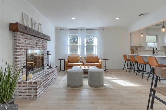 Building Photo - 137 Apple Ln