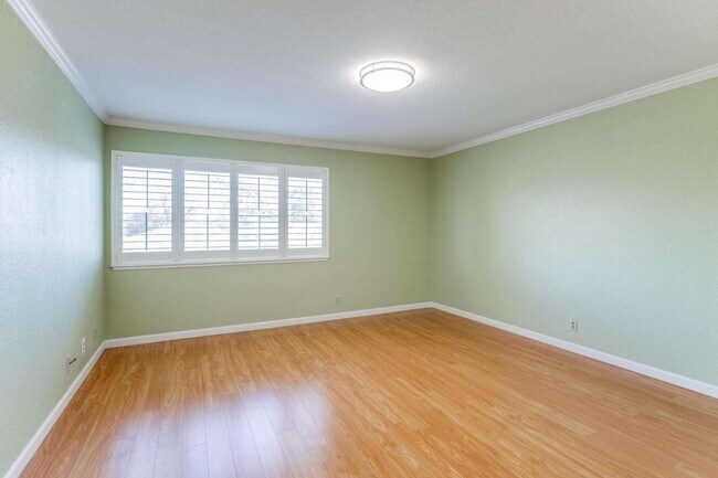 Building Photo - 12091 Atrium Dr