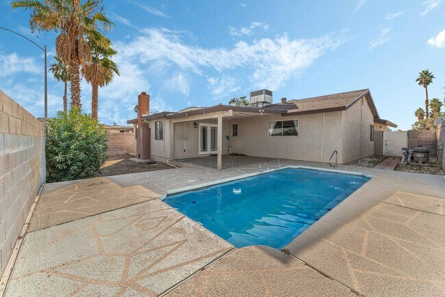 Building Photo - Welcome to your future home in the heart of Las Vegas!