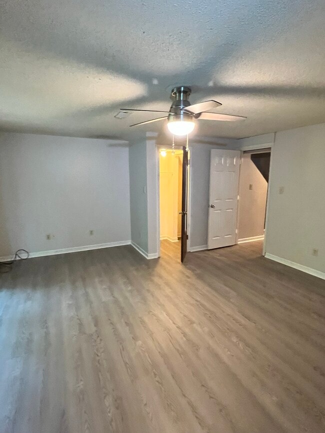 Building Photo - 7272 Shellburne Dr