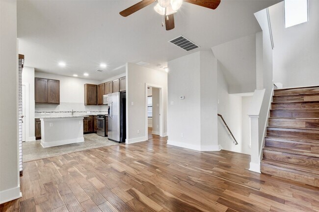 Building Photo - 1504 Lorraine Loop