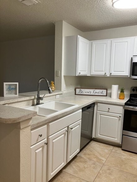 Building Photo - 4240 Summer Landing Dr
