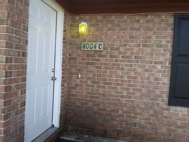 Building Photo - Efficient 2 Bed/1 Bath Duplex Unit in Springfield w/Easy Access to Tyndall AFB! **SPECIAL: 1/2 Of...