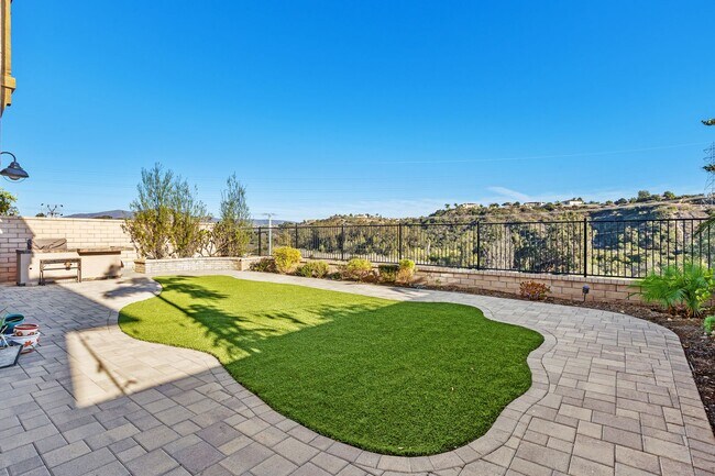 Building Photo - Beautiful 5 bedroom home in Heart of Carme...