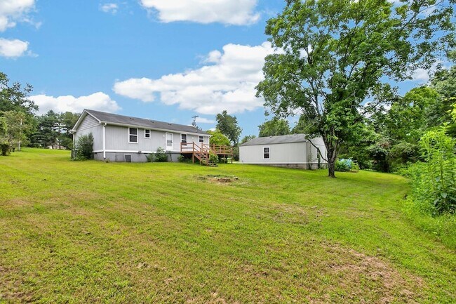 Building Photo - 1009 Lynndale Dr