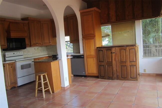 Building Photo - 4850 SW 63rd Terrace