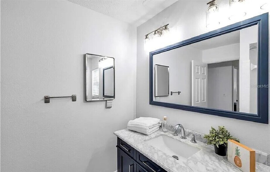 Building Photo - 2873 Sarah Dr