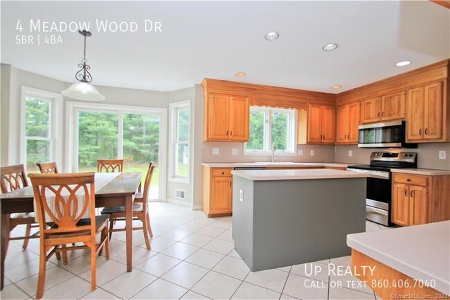 Building Photo - 4 Meadow Wood Dr