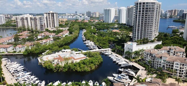 Building Photo - 2000 Island Blvd