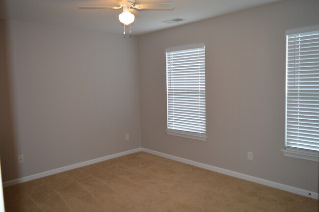 Building Photo - 15609 Troubadour Ln