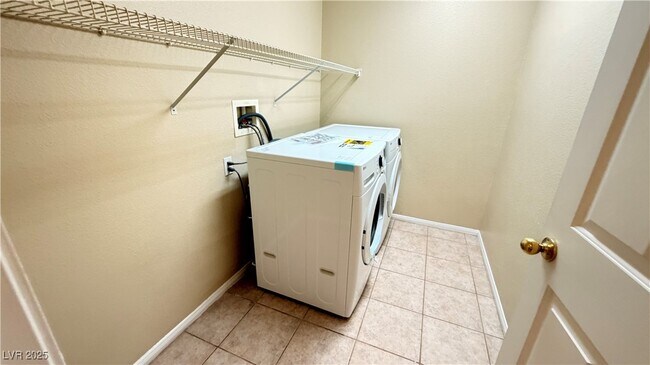 Building Photo - 3846 Waynesvill St