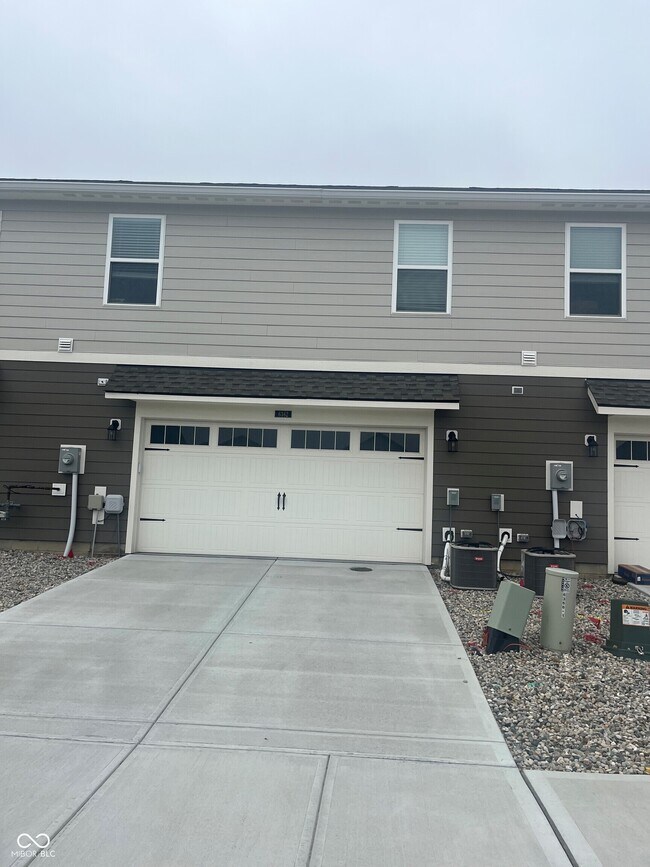 Building Photo - 6396 Apperson Dr