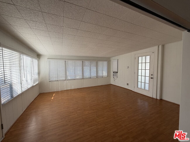 Building Photo - 11121 Parr Ave