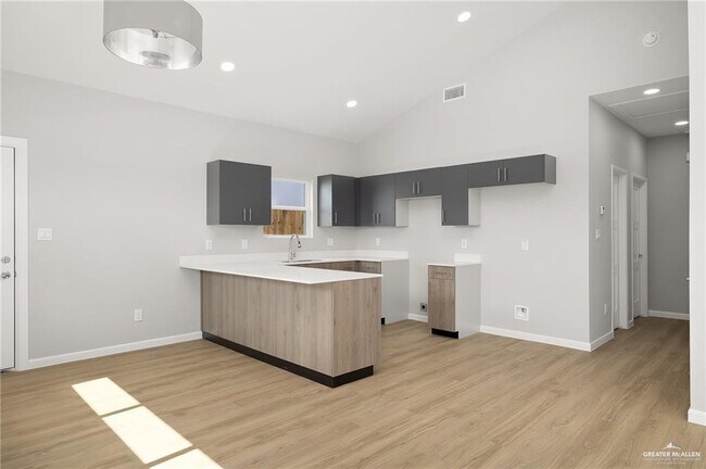Building Photo - 2700 Mockingbird Rd