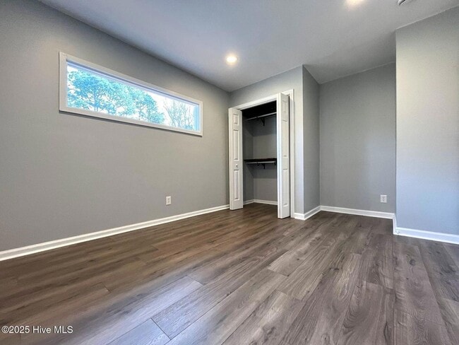 Building Photo - 105 Scuppernong Ct