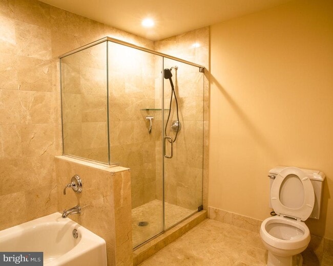 Building Photo - 8220 Crestwood Heights Dr
