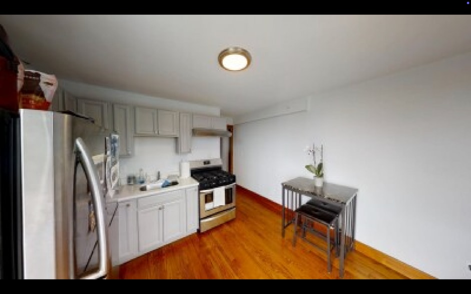 Building Photo - 204 Harris St