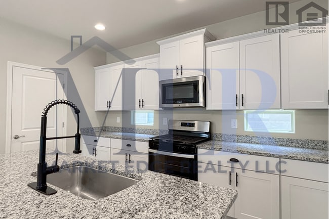Building Photo - 4Bed/3Bath Home at I10/Wilmot Rd! $199 MOV...