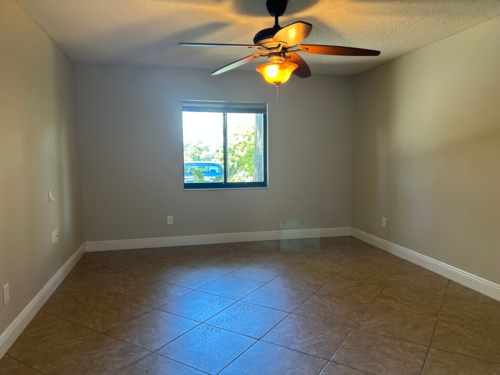 Master bedroom - 873 Lake Marion Dr