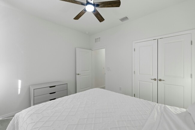 Building Photo - 5157 NW 43rd Ln Rd