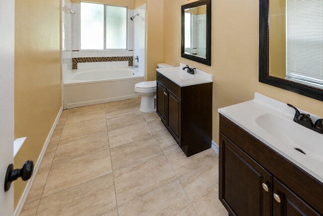 Building Photo - 2308 Woodlands Dr